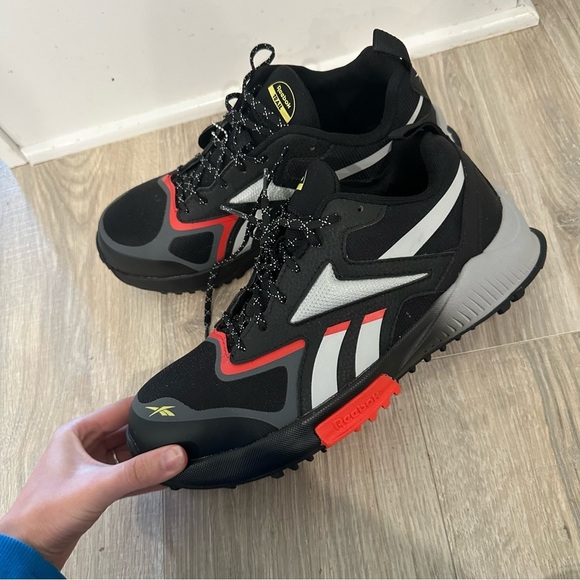 Reebok Lavante Trail Black red Flare sneakers - Picture 2 of 8